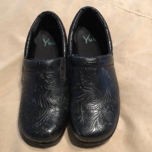Black clog shoes